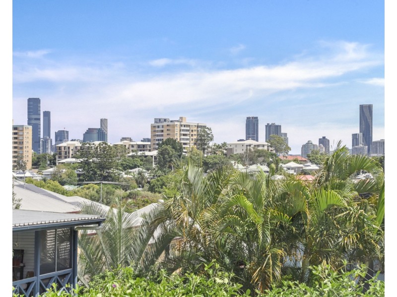 52 Power Street, Norman Park QLD 4170