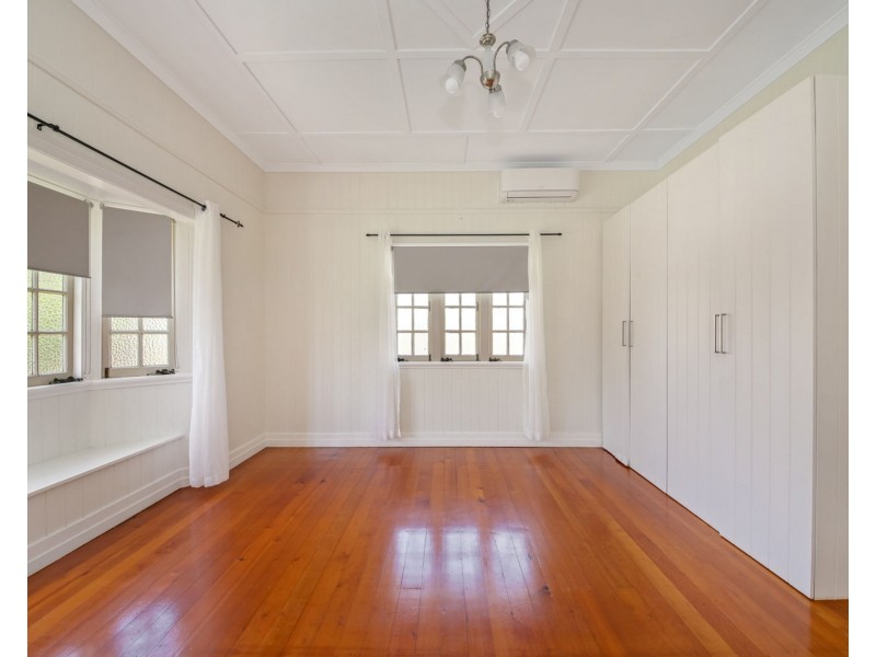 52 Power Street, Norman Park QLD 4170