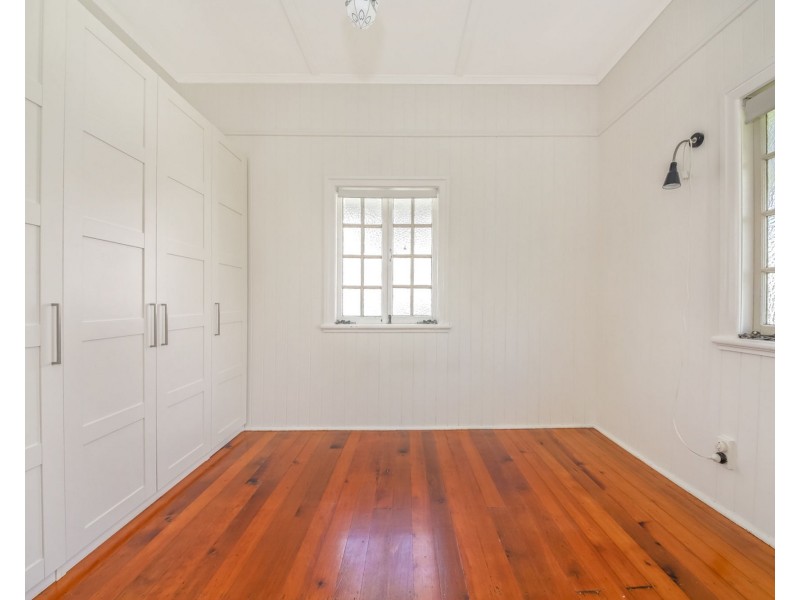 52 Power Street, Norman Park QLD 4170