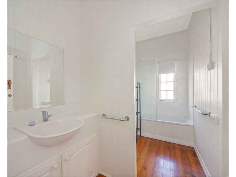 52 Power Street, Norman Park QLD 4170