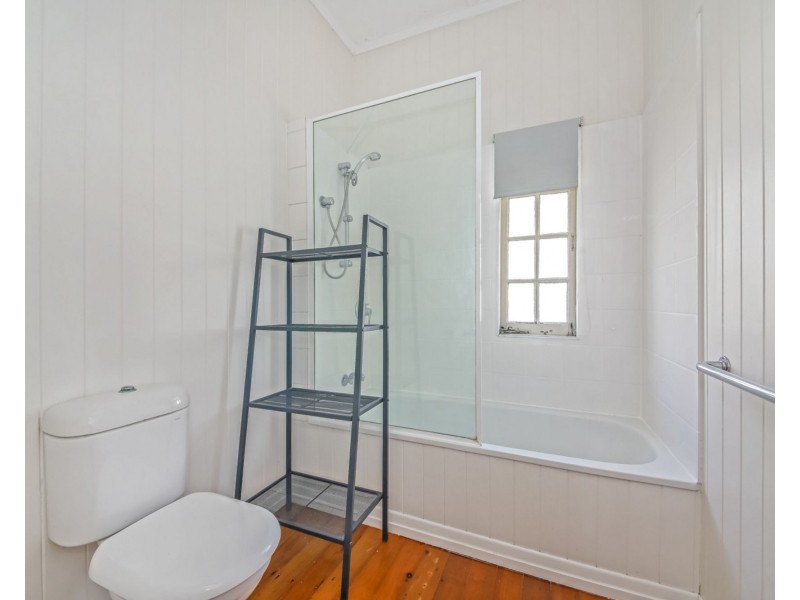 52 Power Street, Norman Park QLD 4170