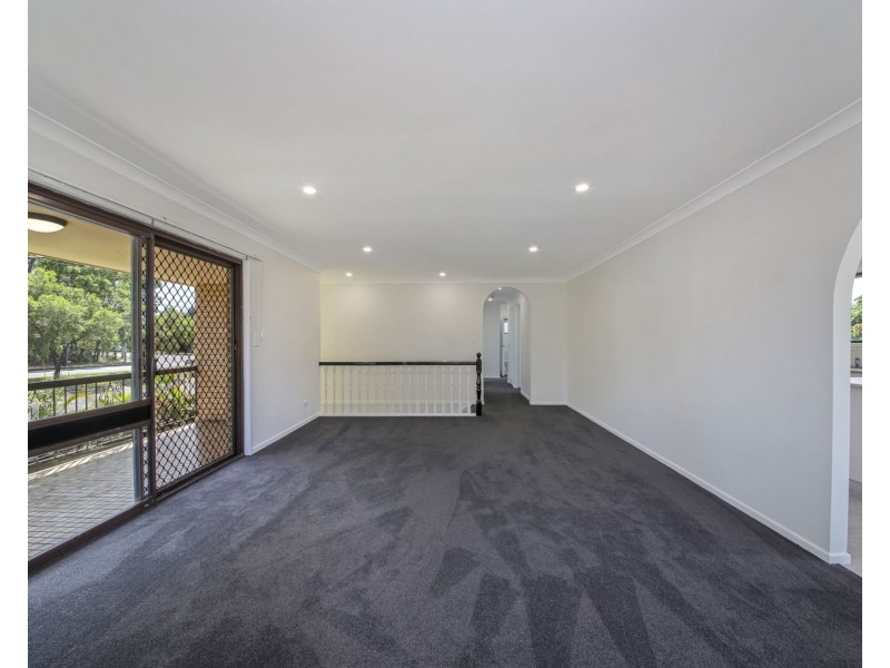 101 Meadowlands Road, Carindale QLD 4152