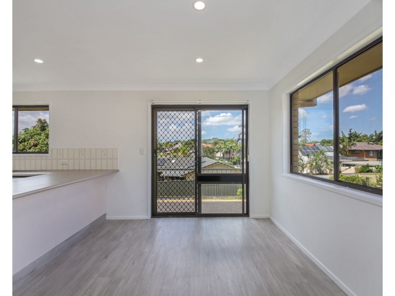 101 Meadowlands Road, Carindale QLD 4152