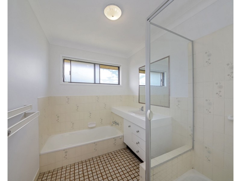 101 Meadowlands Road, Carindale QLD 4152