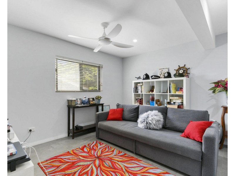 15 Edgehill Street, Nathan QLD 4111