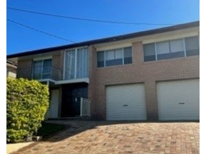 196 Broadwater Rd, Mansfield QLD 4122
