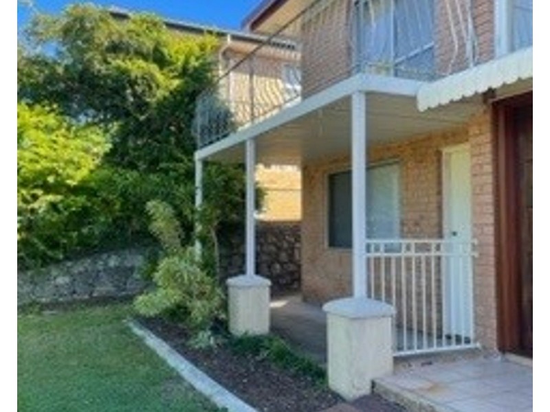 196 Broadwater Rd, Mansfield QLD 4122