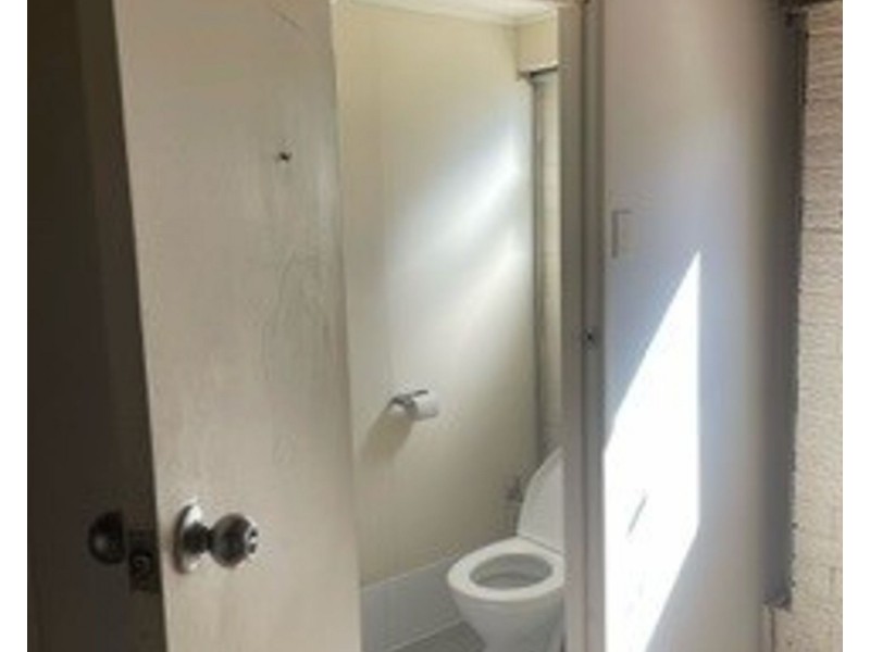 196 Broadwater Rd, Mansfield QLD 4122