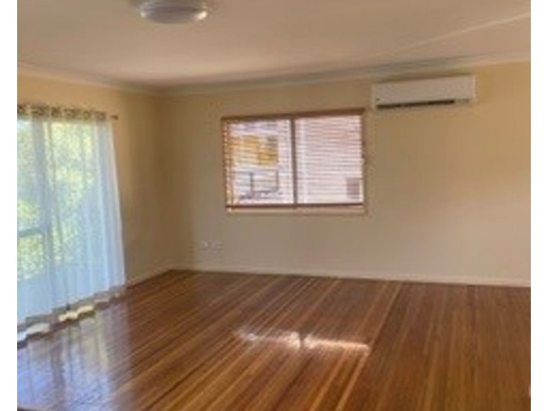 196 Broadwater Rd, Mansfield QLD 4122