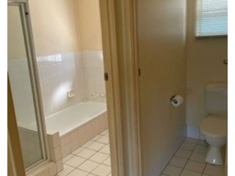 196 Broadwater Rd, Mansfield QLD 4122