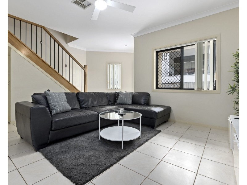 2/19 Daniells Street, Carina QLD 4152