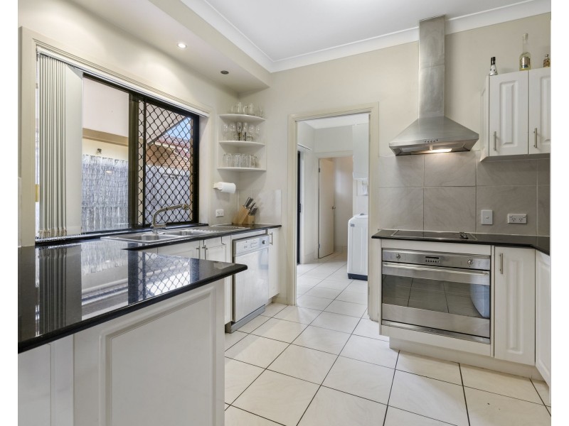 2/19 Daniells Street, Carina QLD 4152