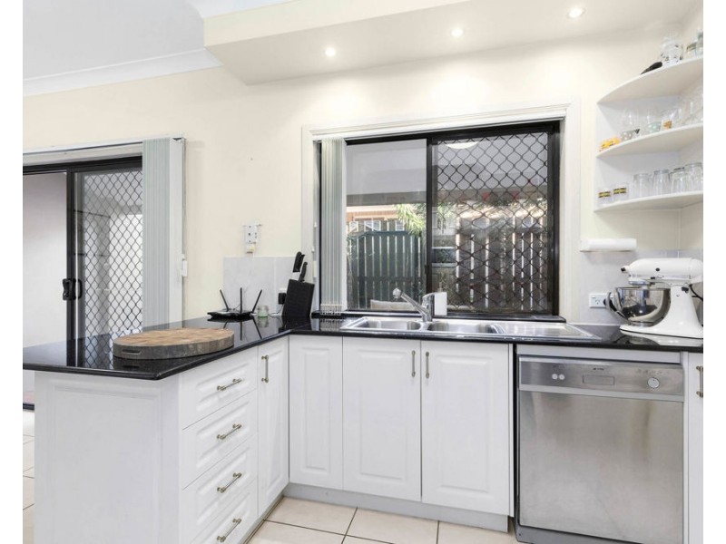 2/19 Daniells Street, Carina QLD 4152