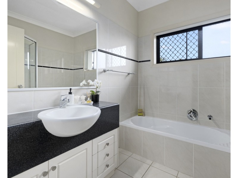 2/19 Daniells Street, Carina QLD 4152