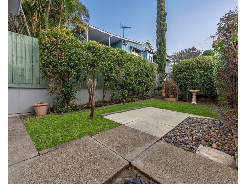 3 Hipwood Avenue, Coorparoo QLD 4151