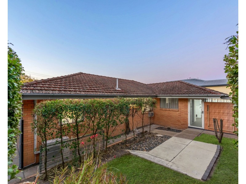 3 Hipwood Avenue, Coorparoo QLD 4151