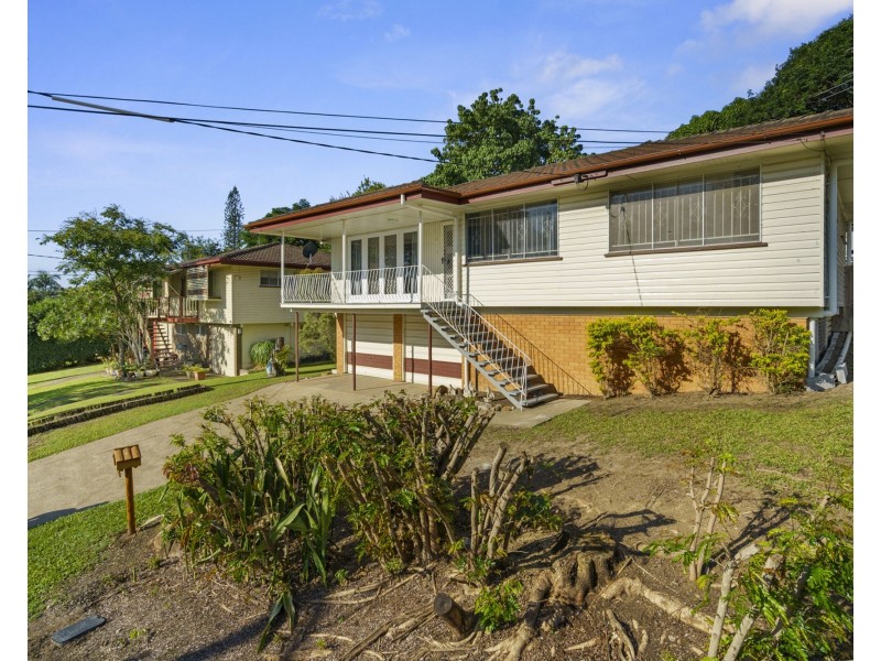 39 Pareena Crescent, Mansfield QLD 4122