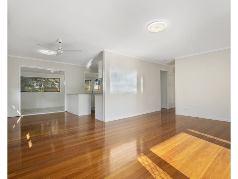 39 Pareena Crescent, Mansfield QLD 4122
