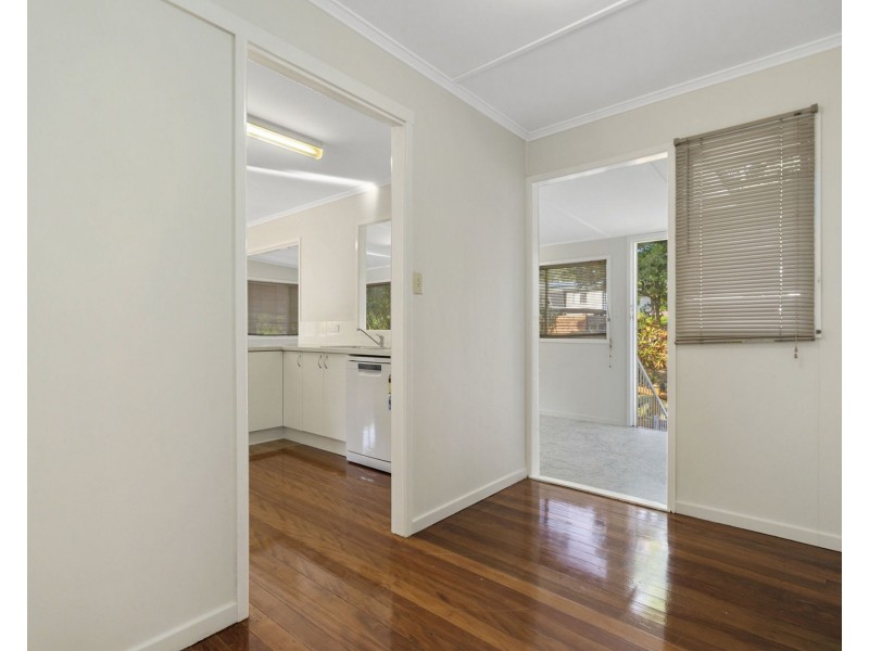 39 Pareena Crescent, Mansfield QLD 4122