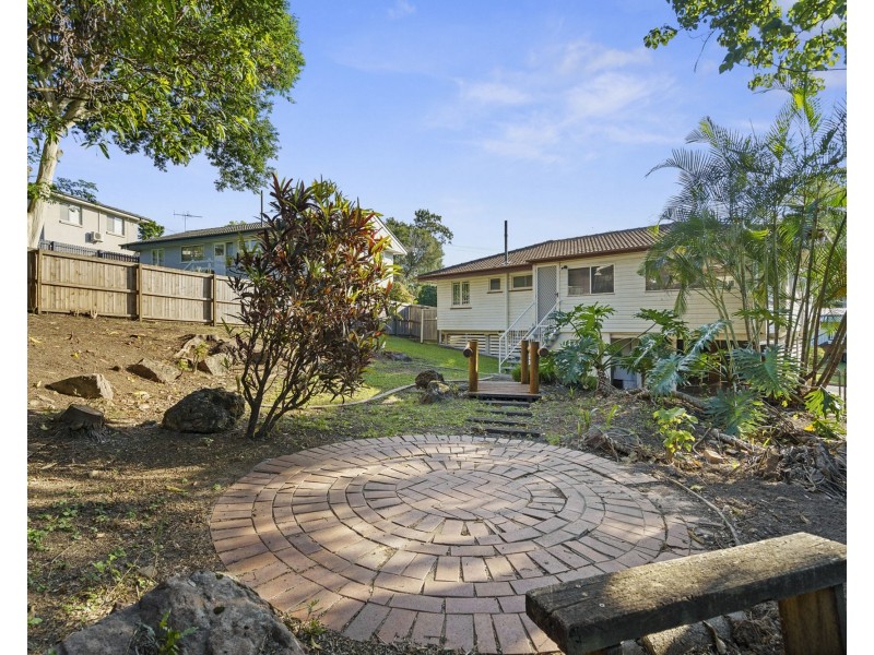 39 Pareena Crescent, Mansfield QLD 4122