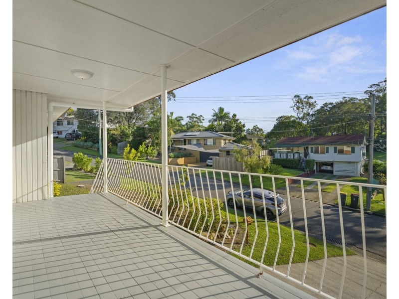 39 Pareena Crescent, Mansfield QLD 4122