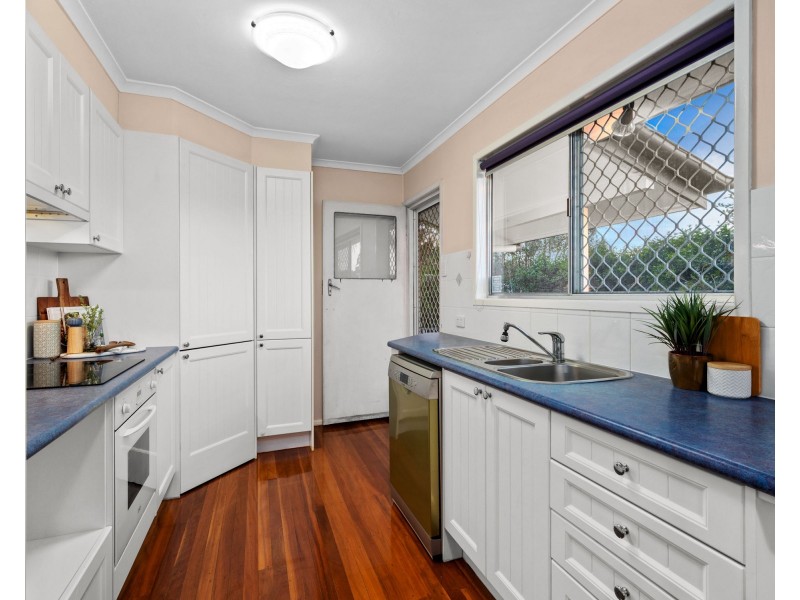 60 Pareena Crescent, Mansfield QLD 4122