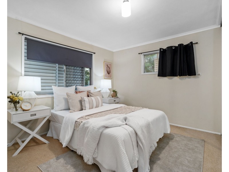 60 Pareena Crescent, Mansfield QLD 4122