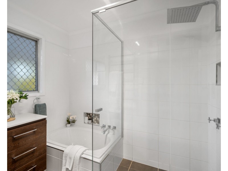 60 Pareena Crescent, Mansfield QLD 4122