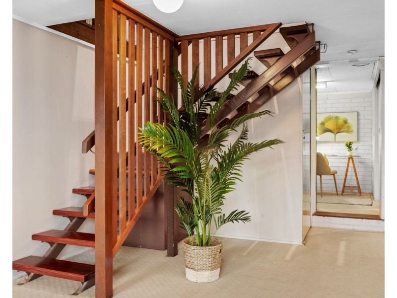 60 Pareena Crescent, Mansfield QLD 4122