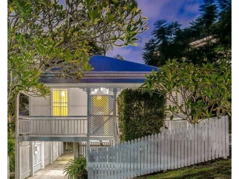 11 WINSHIP ST, Red Hill QLD 4059