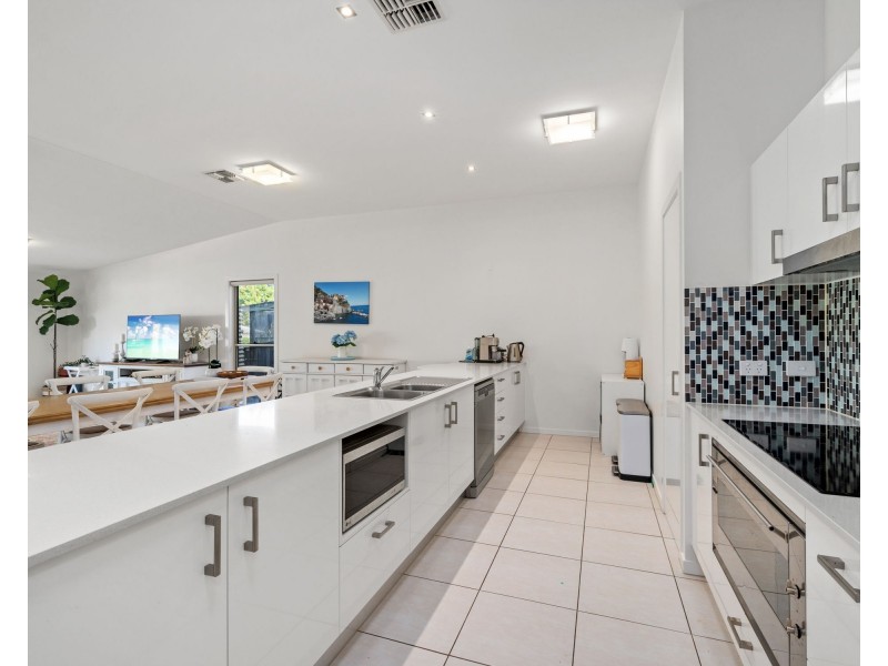 11 Wellstead Avenue, Coorparoo QLD 4151