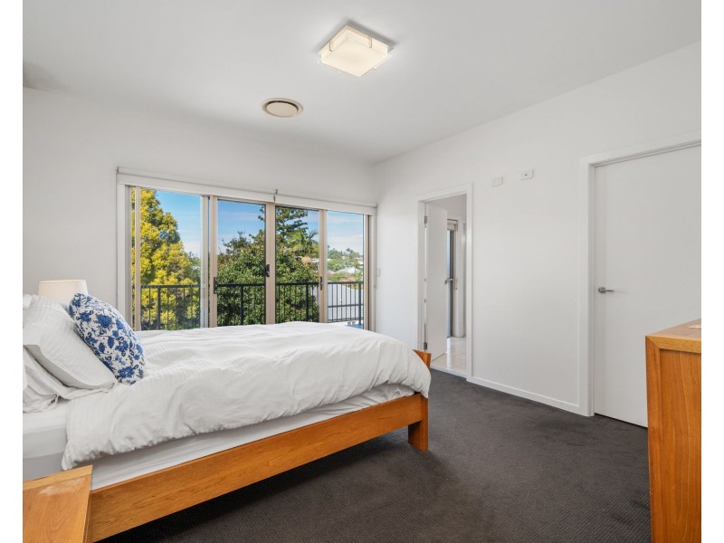 11 Wellstead Avenue, Coorparoo QLD 4151