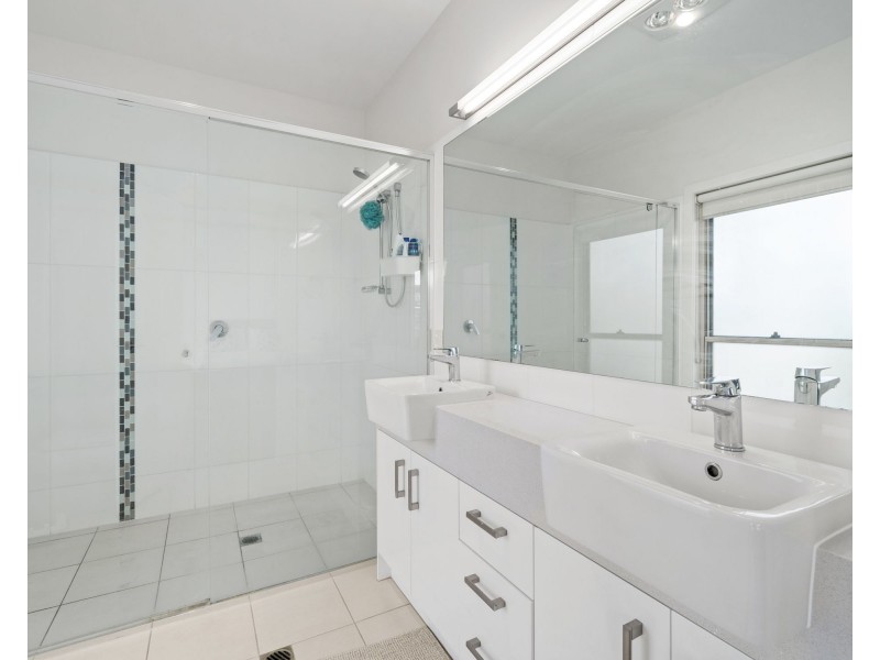 11 Wellstead Avenue, Coorparoo QLD 4151