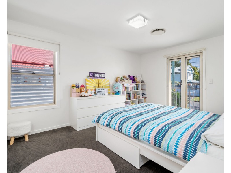 11 Wellstead Avenue, Coorparoo QLD 4151