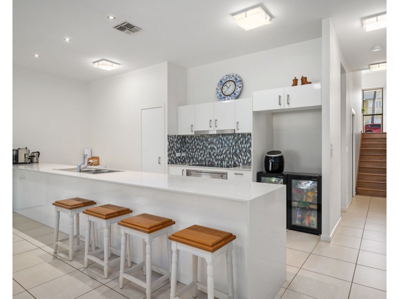 11 Wellstead Avenue, Coorparoo QLD 4151