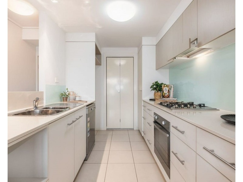 1205/16 Surbriton Court, Carindale QLD 4152