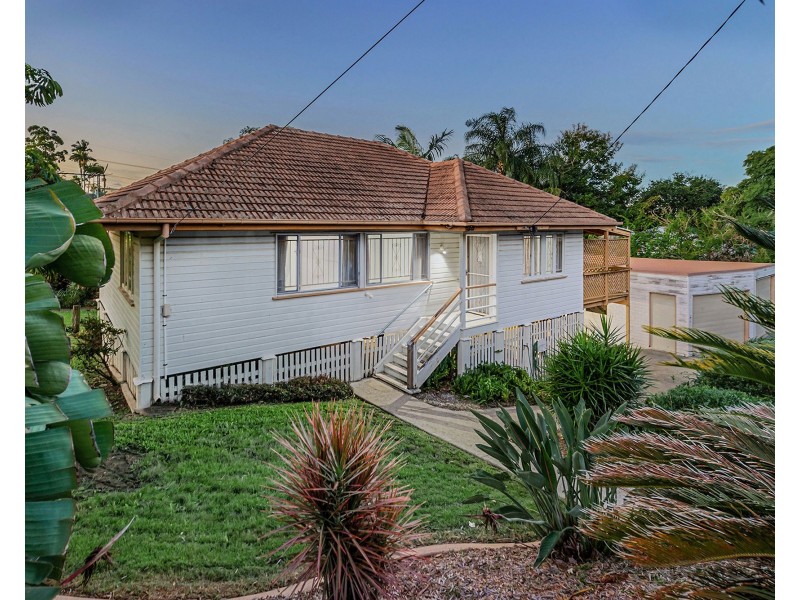 2 Breslin Street, Carina QLD 4152