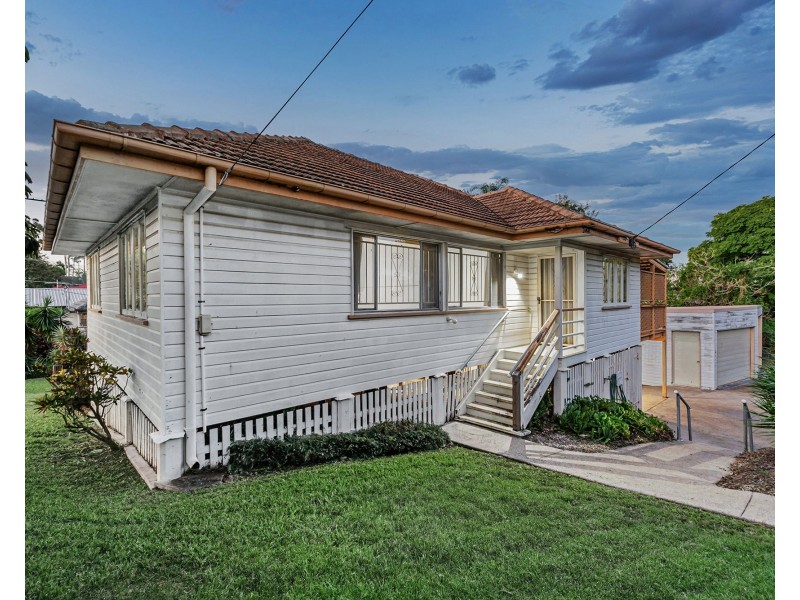 2 Breslin Street, Carina QLD 4152