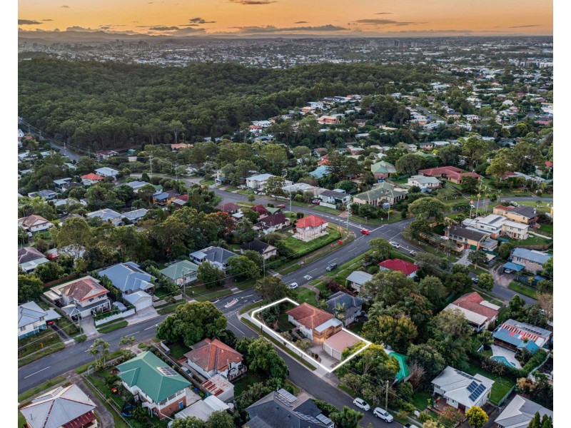 2 Breslin Street, Carina QLD 4152