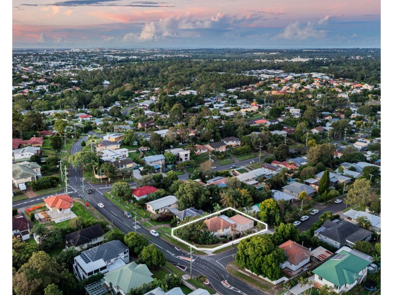 2 Breslin Street, Carina QLD 4152