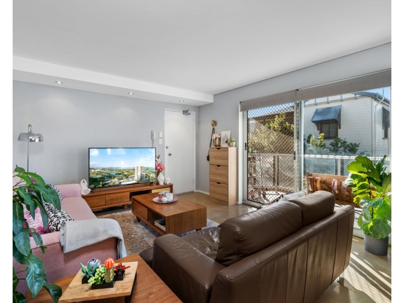 2/131 Riding Road, Hawthorne QLD 4171