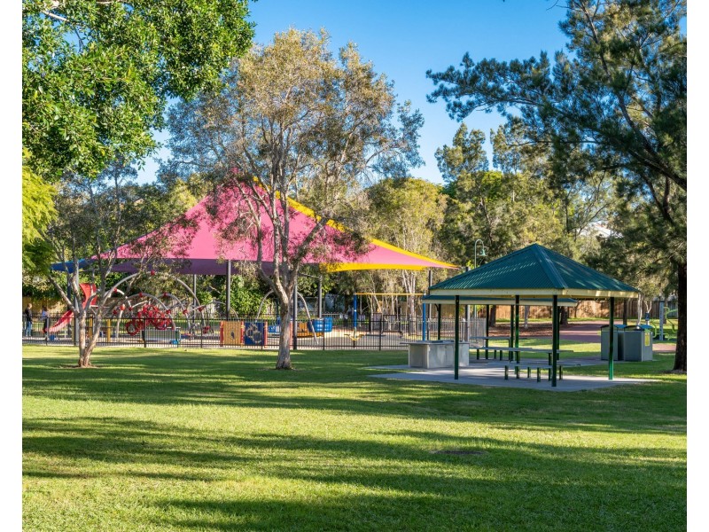 2/131 Riding Road, Hawthorne QLD 4171