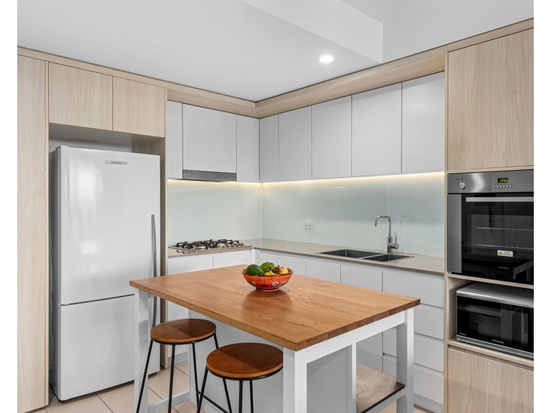 2032/123 Cavendish Road, Coorparoo QLD 4151