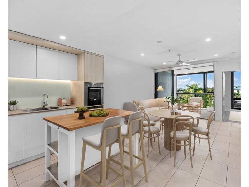 2032/123 Cavendish Road, Coorparoo QLD 4151