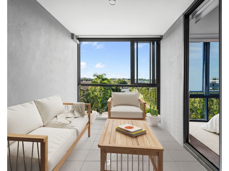 2032/123 Cavendish Road, Coorparoo QLD 4151