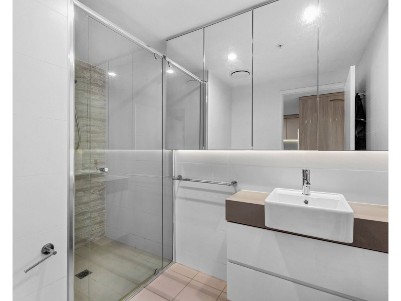 2032/123 Cavendish Road, Coorparoo QLD 4151