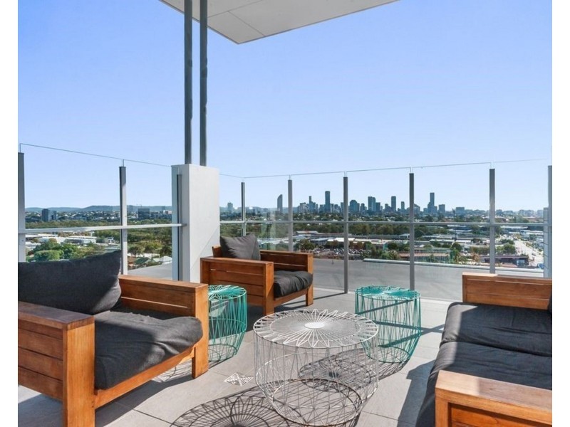 2032/123 Cavendish Road, Coorparoo QLD 4151