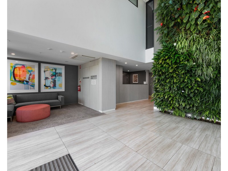 2032/123 Cavendish Road, Coorparoo QLD 4151