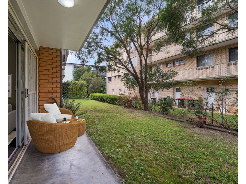 2/16 Kitchener Street, Coorparoo QLD 4151