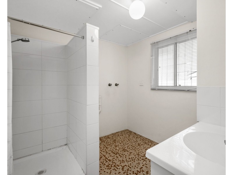 2/16 Kitchener Street, Coorparoo QLD 4151